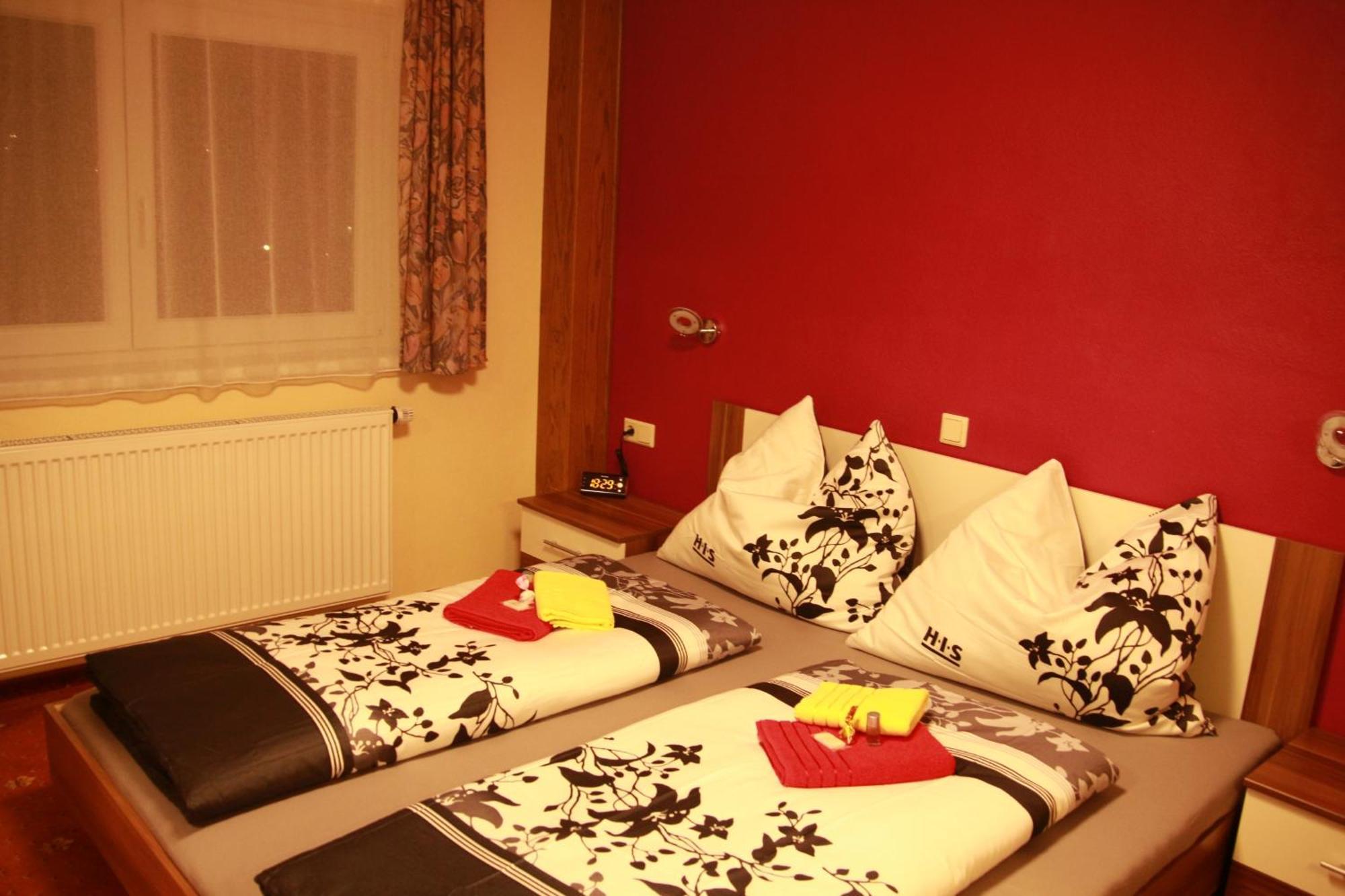 Haus Kartoner Hotel Шладминг Стая снимка